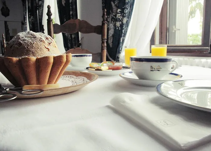 فندق Logis Beau Site 3*