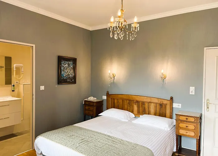 Logis Beau Site فندق