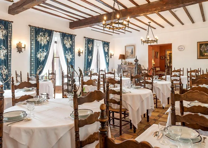 Logis Beau Site فندق