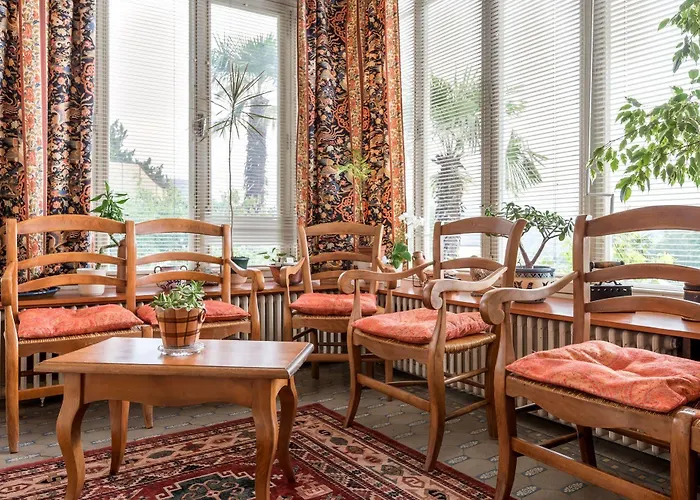 فندق Logis Beau Site 3*